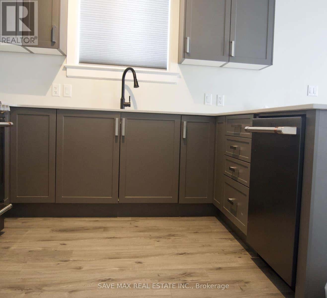 189 DR RICHARD JAMES CRESCENT E — Loyalist (Amherstview), Ontario - Photo 4 of 6