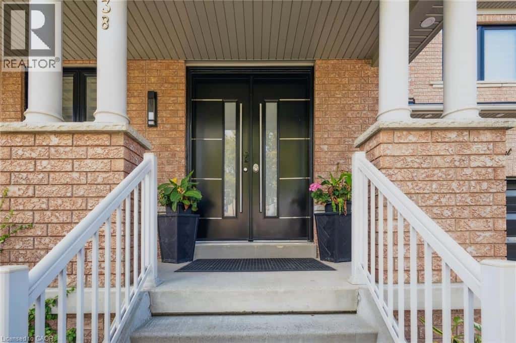 38 CAPE DORSET Crescent — Brampton, Ontario - Photo 2 of 32