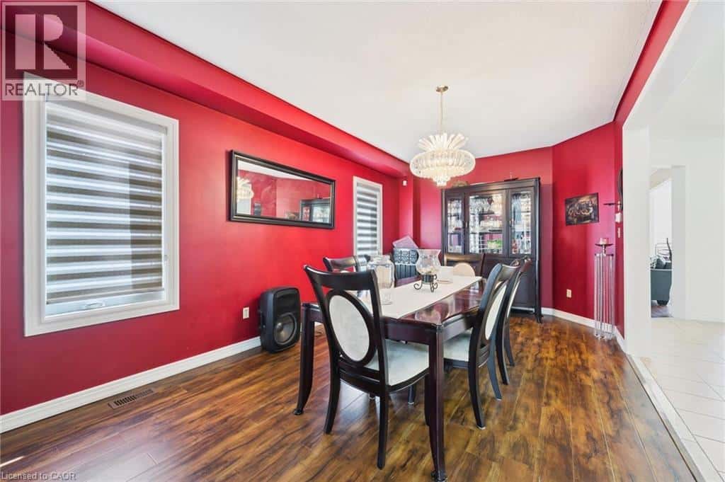 38 CAPE DORSET Crescent — Brampton, Ontario - Photo 4 of 32