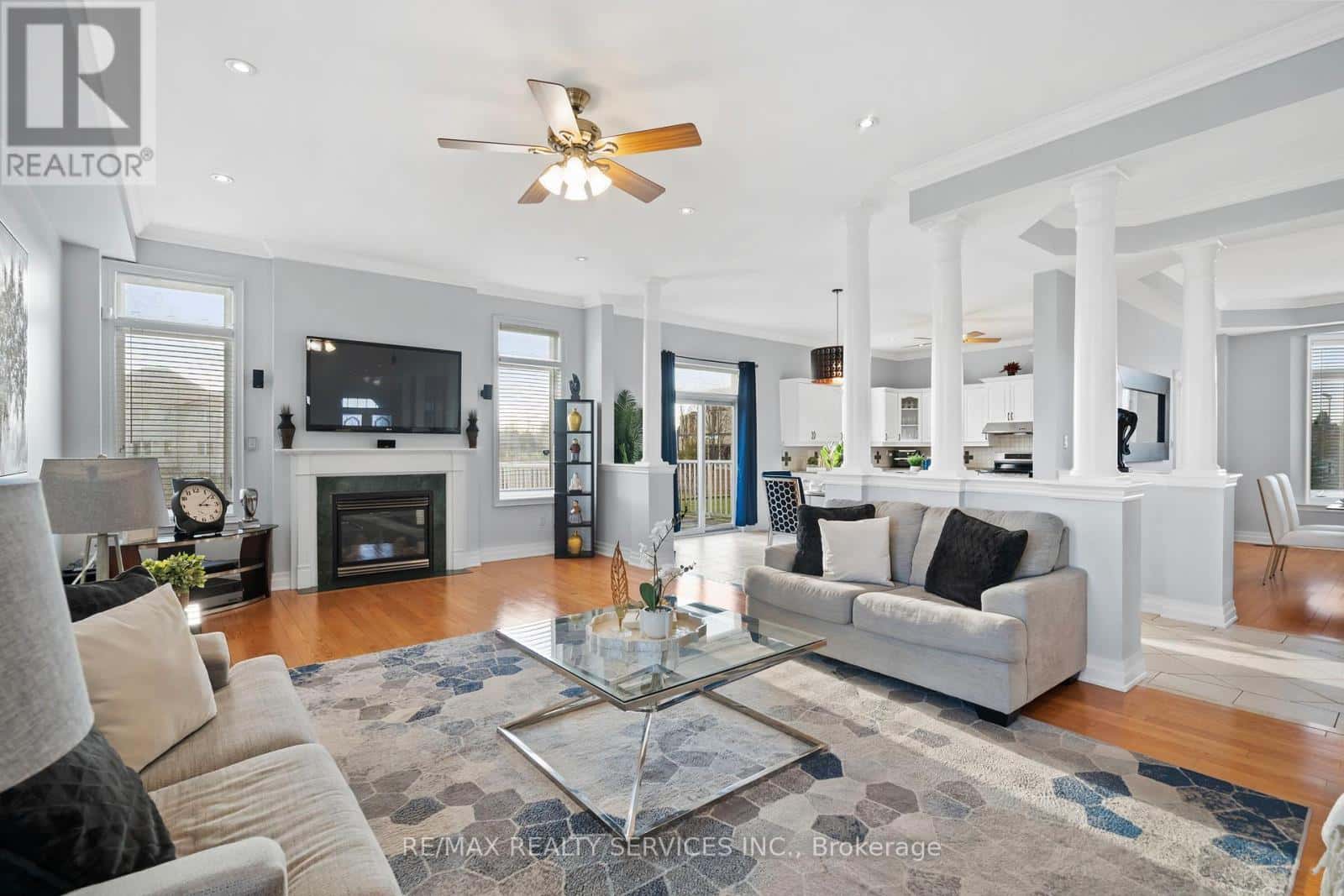 5 FARINA DRIVE — Brampton (Toronto Gore Rural Estate), Ontario - Photo 3 of 38