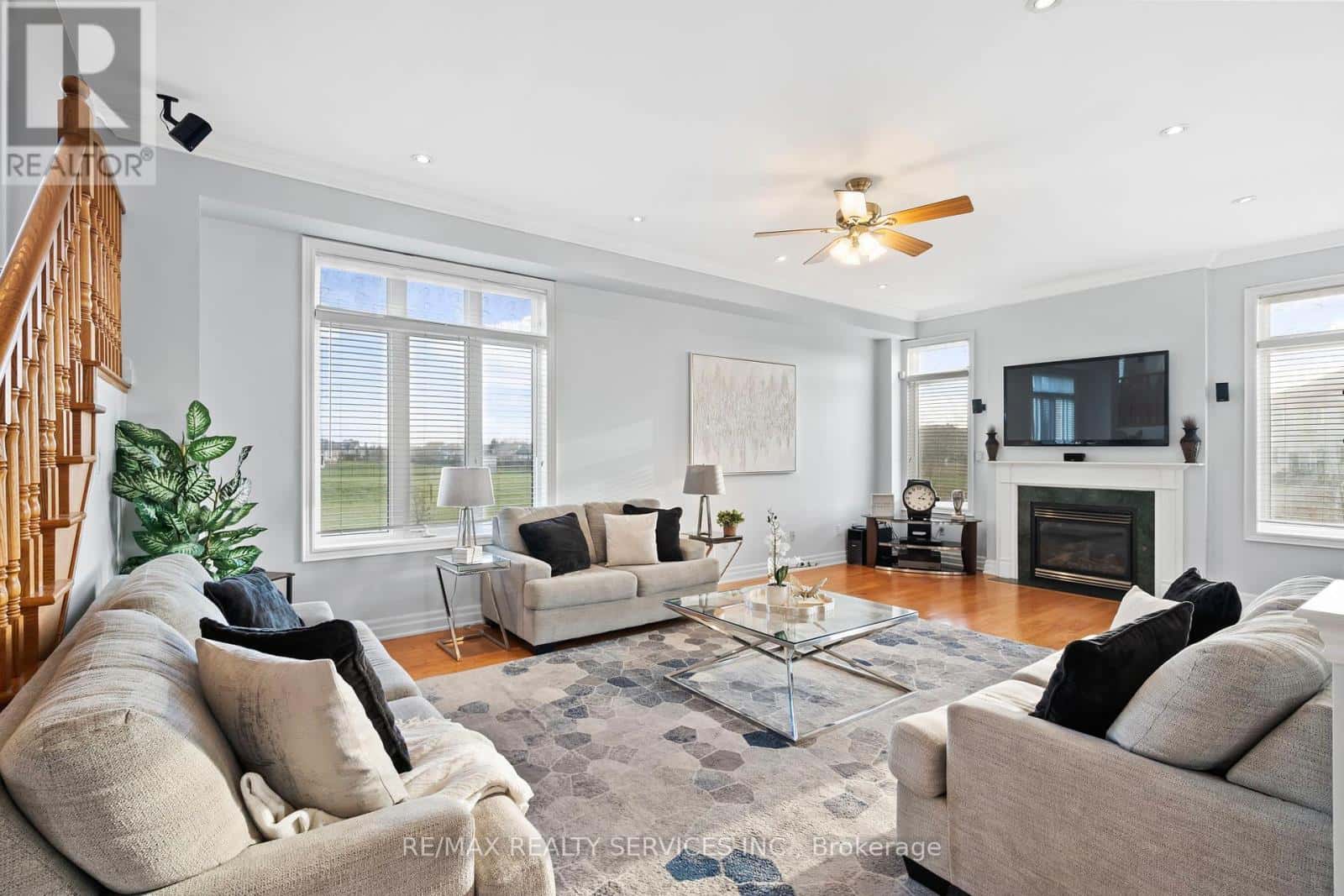 5 FARINA DRIVE — Brampton (Toronto Gore Rural Estate), Ontario - Photo 4 of 38