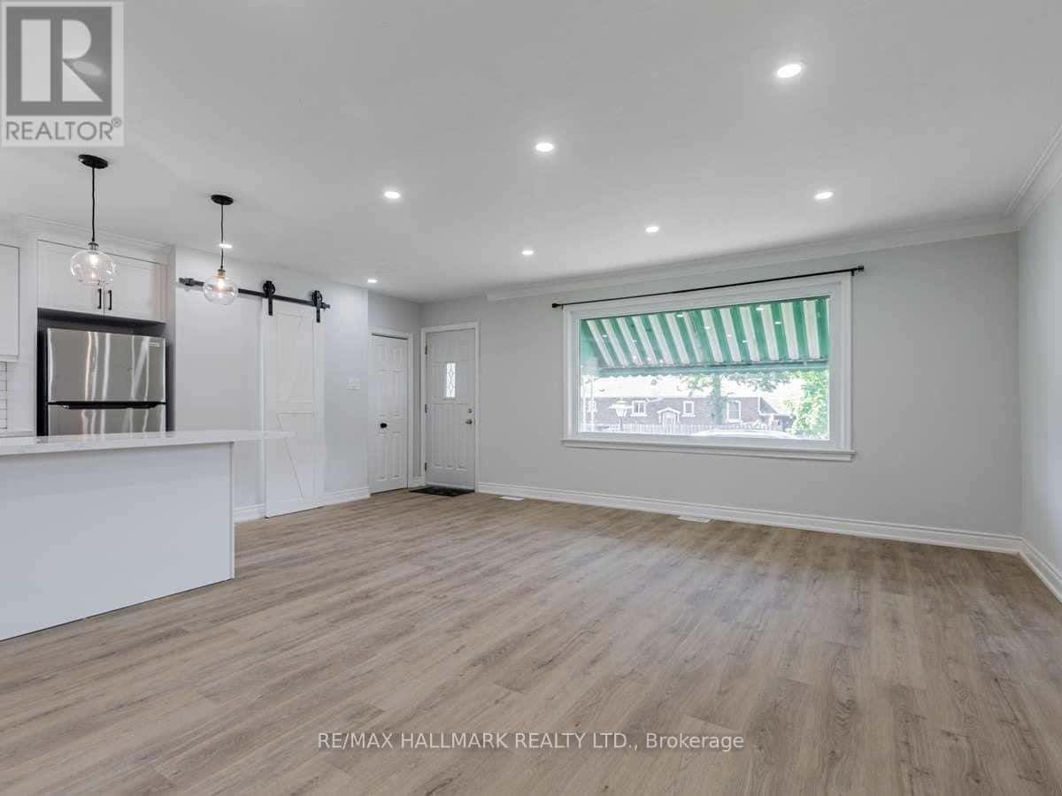 MAIN - 139 FLORA DRIVE — Toronto (Dorset Park), Ontario - Photo 3 of 17