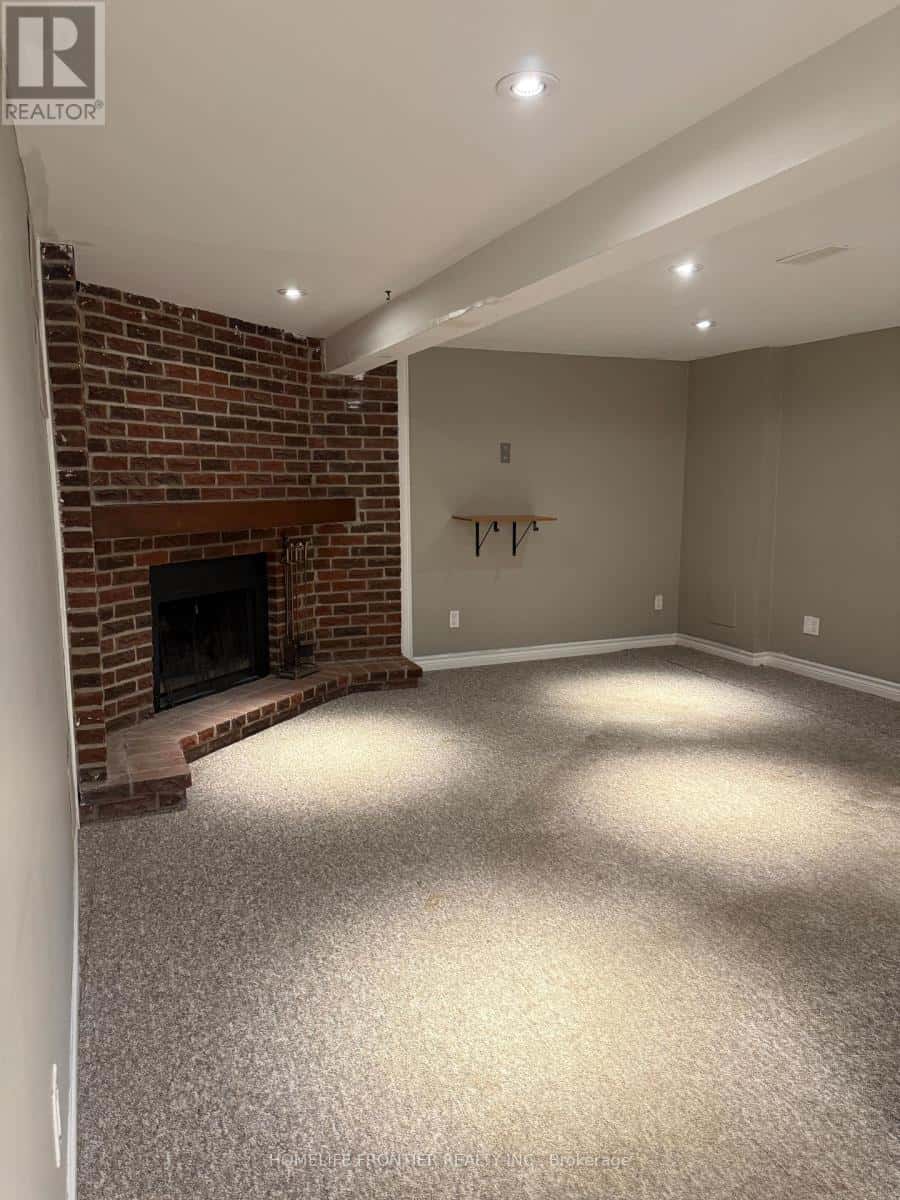 11 THORNCROFT CRESCENT — Ajax (South East), Ontario - Photo 2 of 15