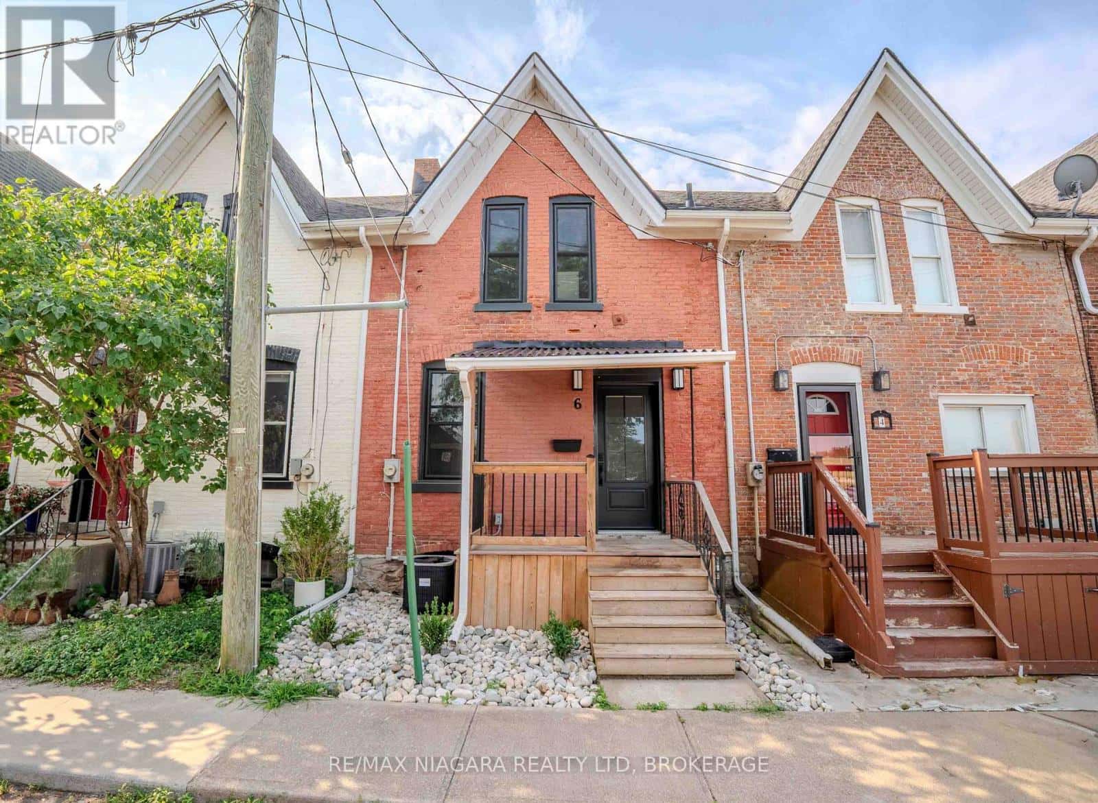 6 ALMOND STREET — St. Catharines (Oakdale), Ontario - Photo 2 of 39