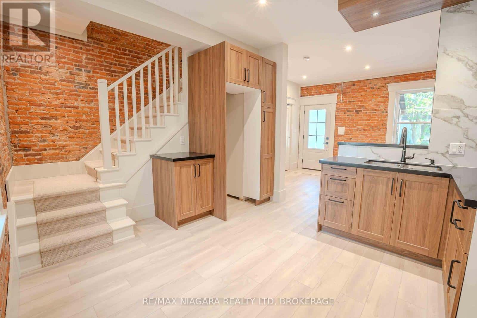 6 ALMOND STREET — St. Catharines (Oakdale), Ontario - Photo 3 of 39