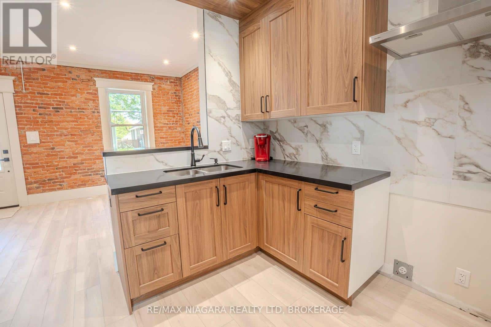 6 ALMOND STREET — St. Catharines (Oakdale), Ontario - Photo 5 of 39