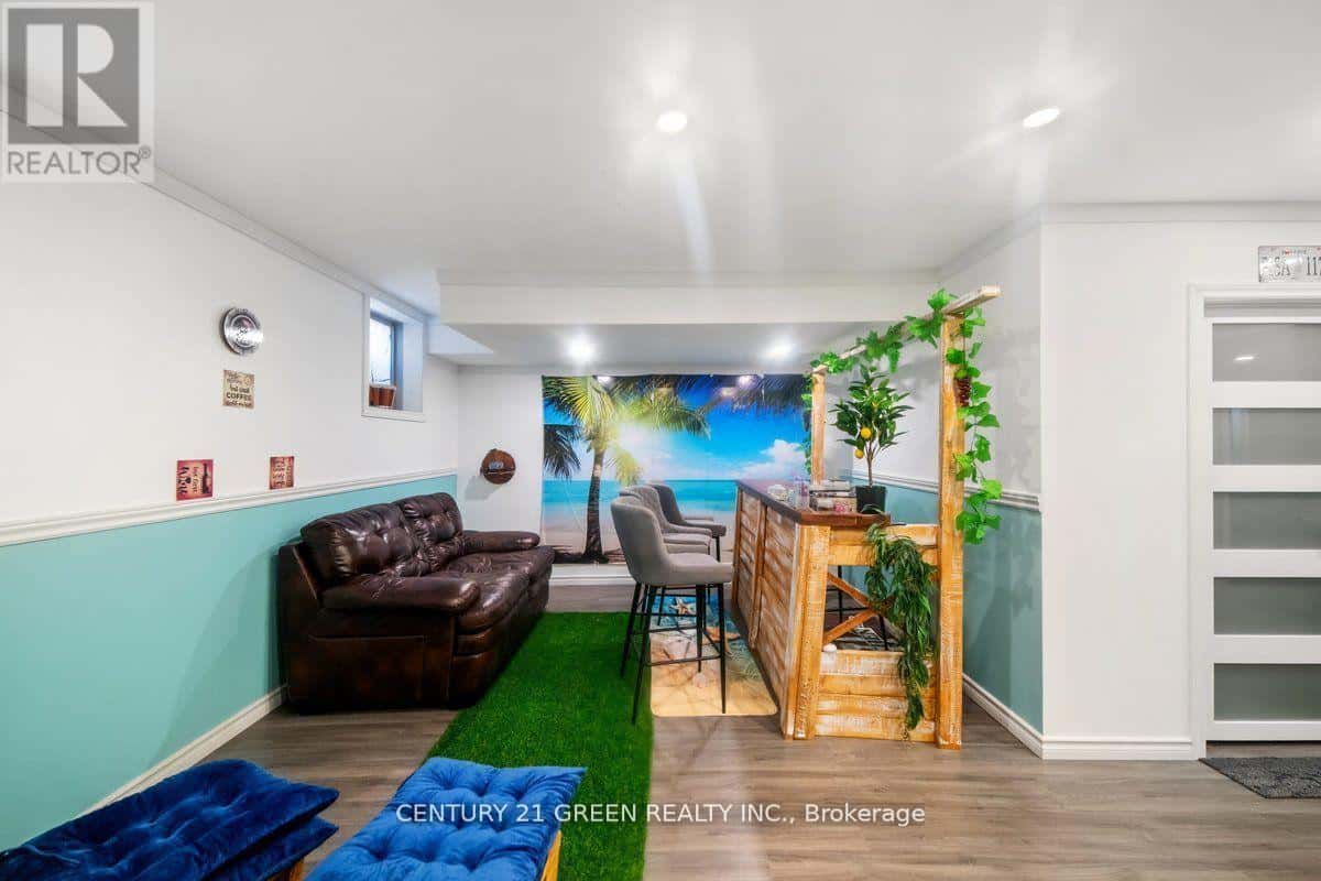 9 COATES OF ARMS LANE N — Ajax (Central West), Ontario - Photo 5 of 26