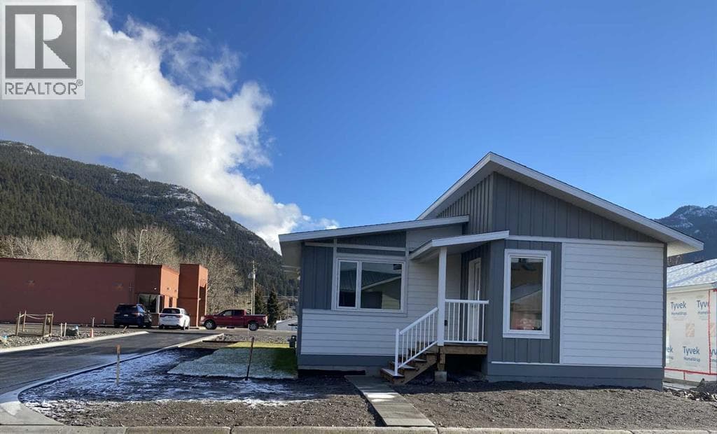2131 128 Street — Blairmore, Alberta - Main photo