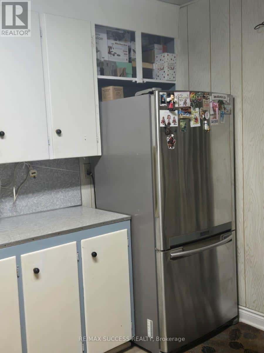 153 BARNESDALE AVENUE N — Hamilton (Stipley), Ontario - Photo 5 of 13