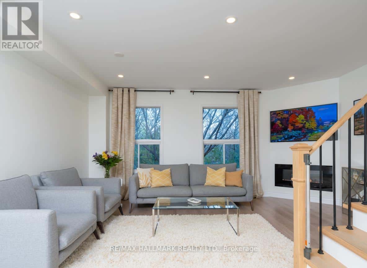 35 - 95 WELDRICK ROAD E — Richmond Hill (Observatory), Ontario - Photo 3 of 29