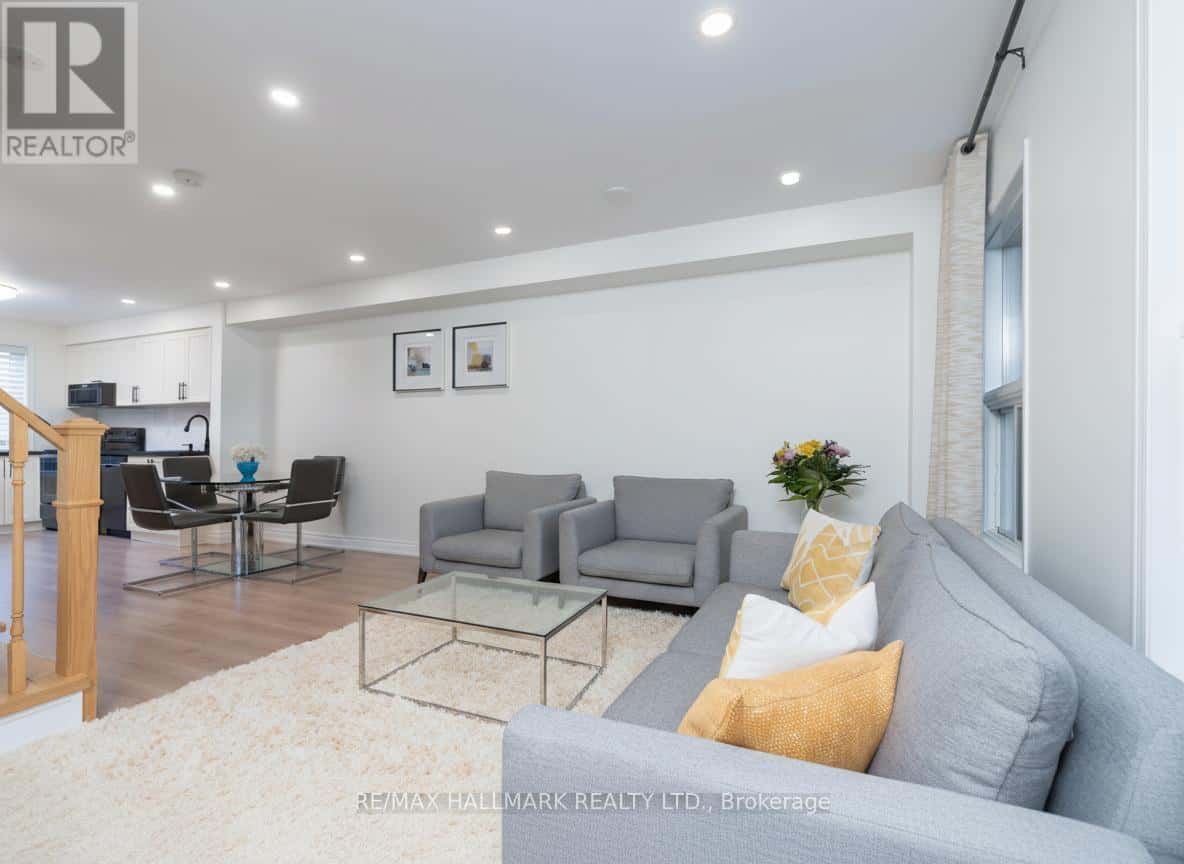 35 - 95 WELDRICK ROAD E — Richmond Hill (Observatory), Ontario - Photo 4 of 29