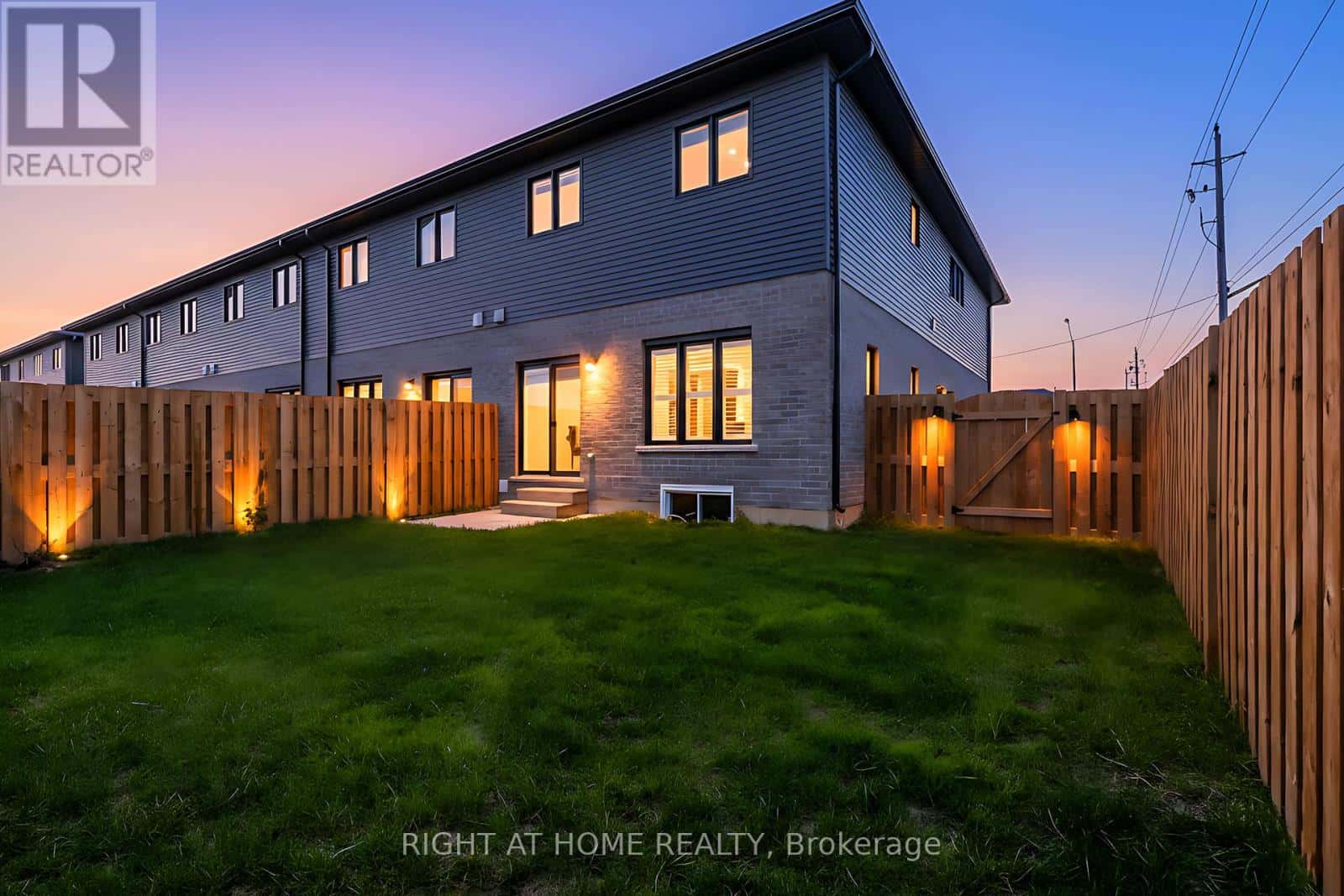 4 WEST CREEK COURT — Welland (West Welland), Ontario - Photo 2 of 39