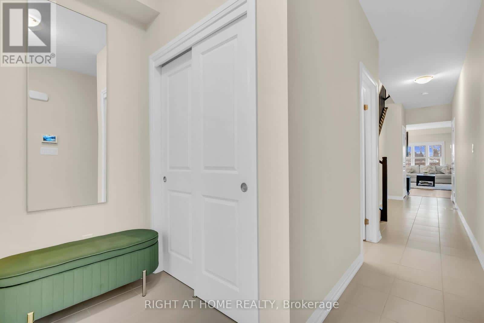 4 WEST CREEK COURT — Welland (West Welland), Ontario - Photo 4 of 39