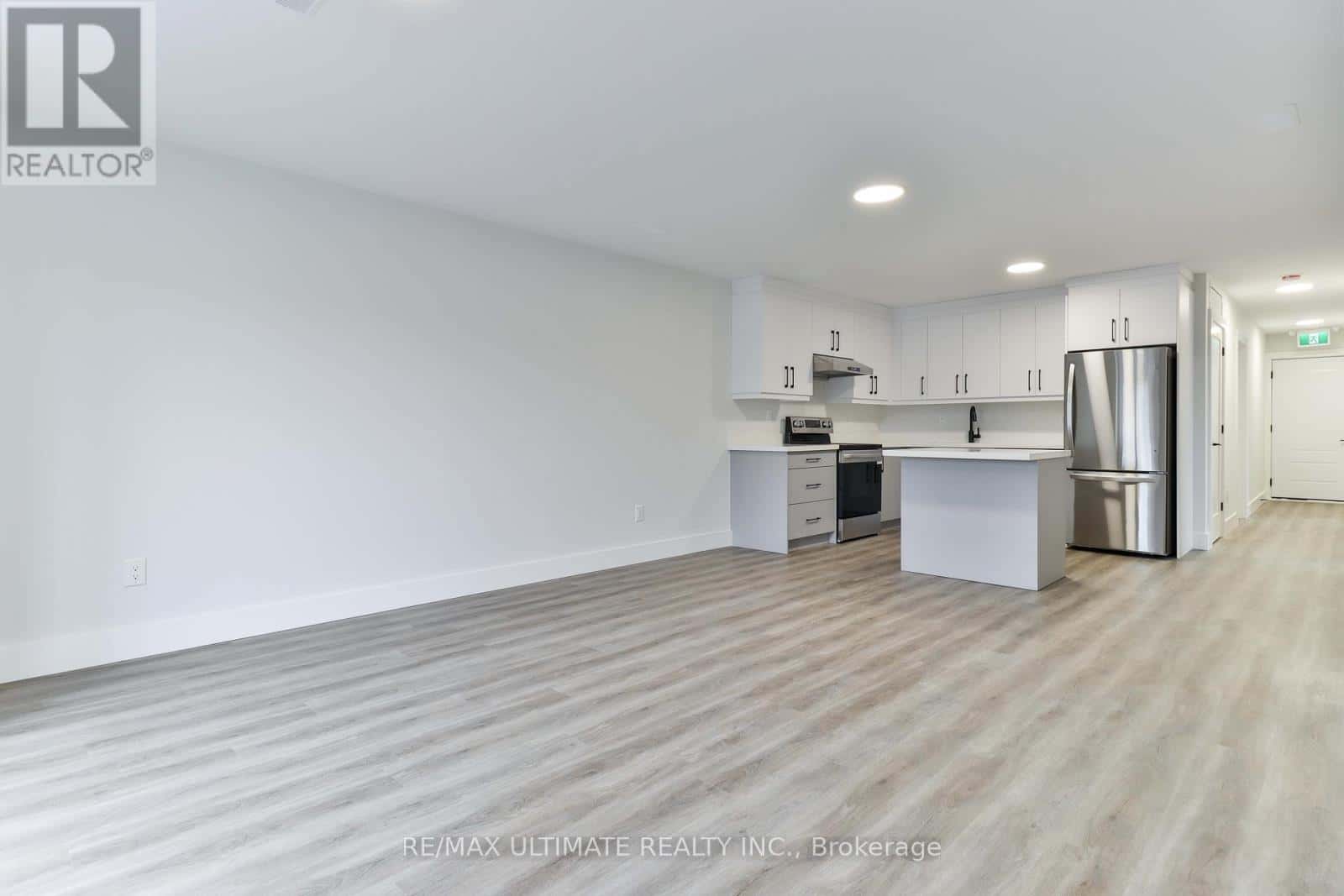 3RD FLOOR - 6 CHUDLEIGH ROAD — Toronto (Caledonia-Fairbank), Ontario - Photo 2 of 28