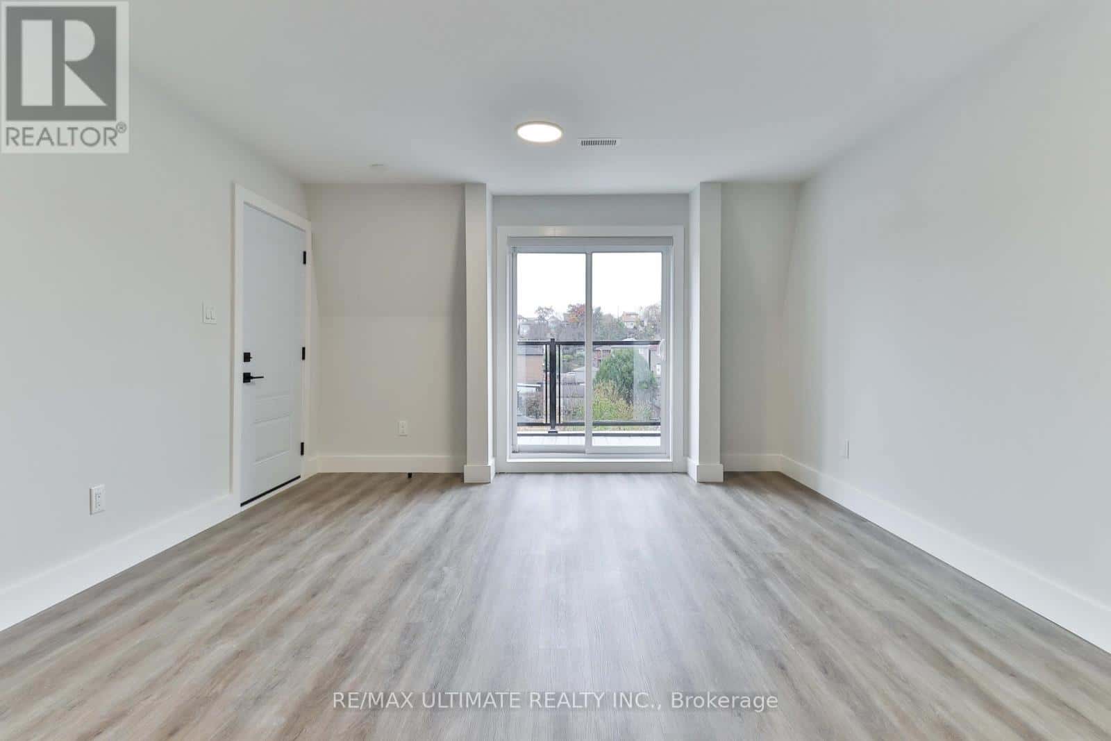 3RD FLOOR - 6 CHUDLEIGH ROAD — Toronto (Caledonia-Fairbank), Ontario - Photo 5 of 28