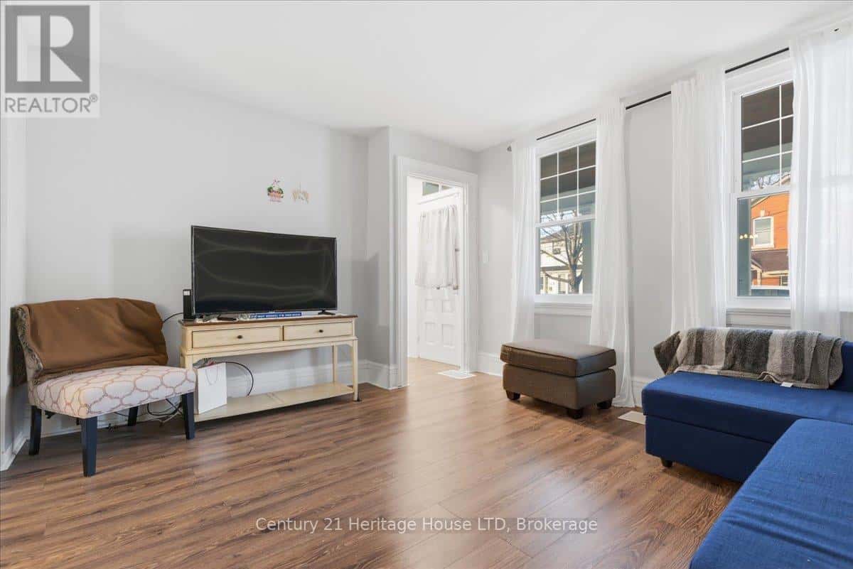 4 CROSS STREET — St. Catharines (E. Chester), Ontario - Photo 3 of 29