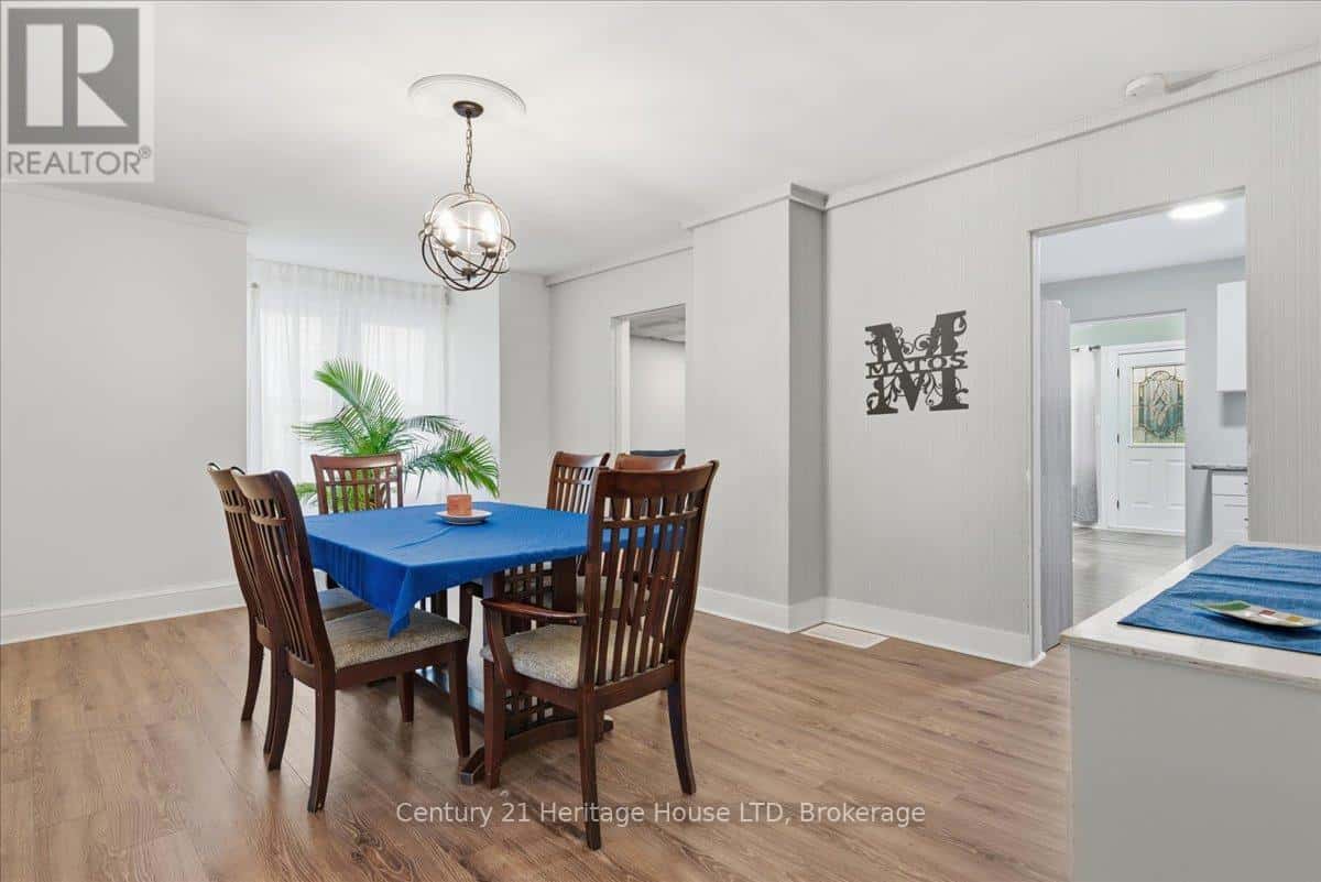 4 CROSS STREET — St. Catharines (E. Chester), Ontario - Photo 5 of 29