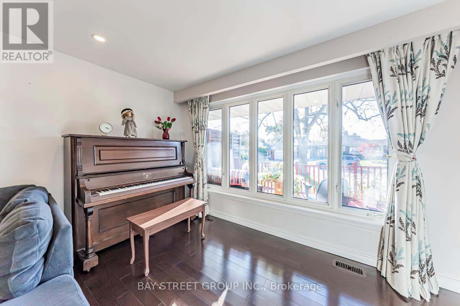 MAIN FLOOR #2 - 43 SHERWOOD FOREST DRIVE — Markham (Bullock), Ontario - Photo 4 of 20