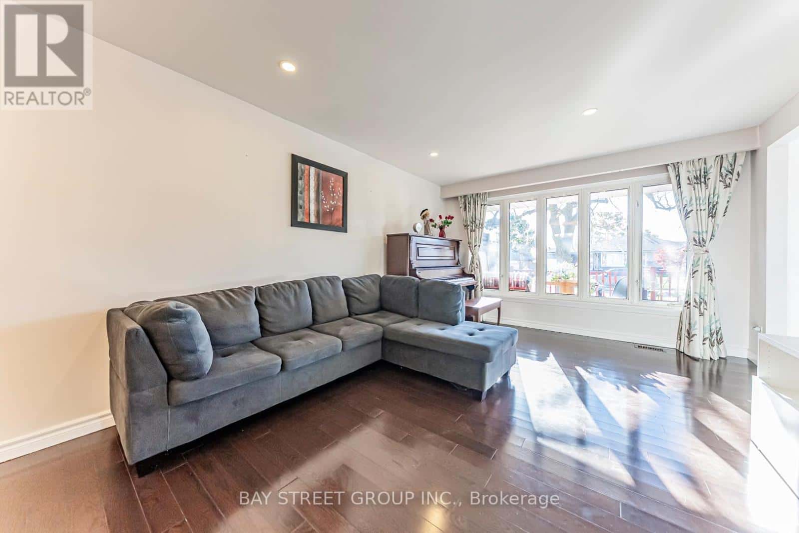 MAIN FLOOR #2 - 43 SHERWOOD FOREST DRIVE — Markham (Bullock), Ontario - Photo 5 of 20