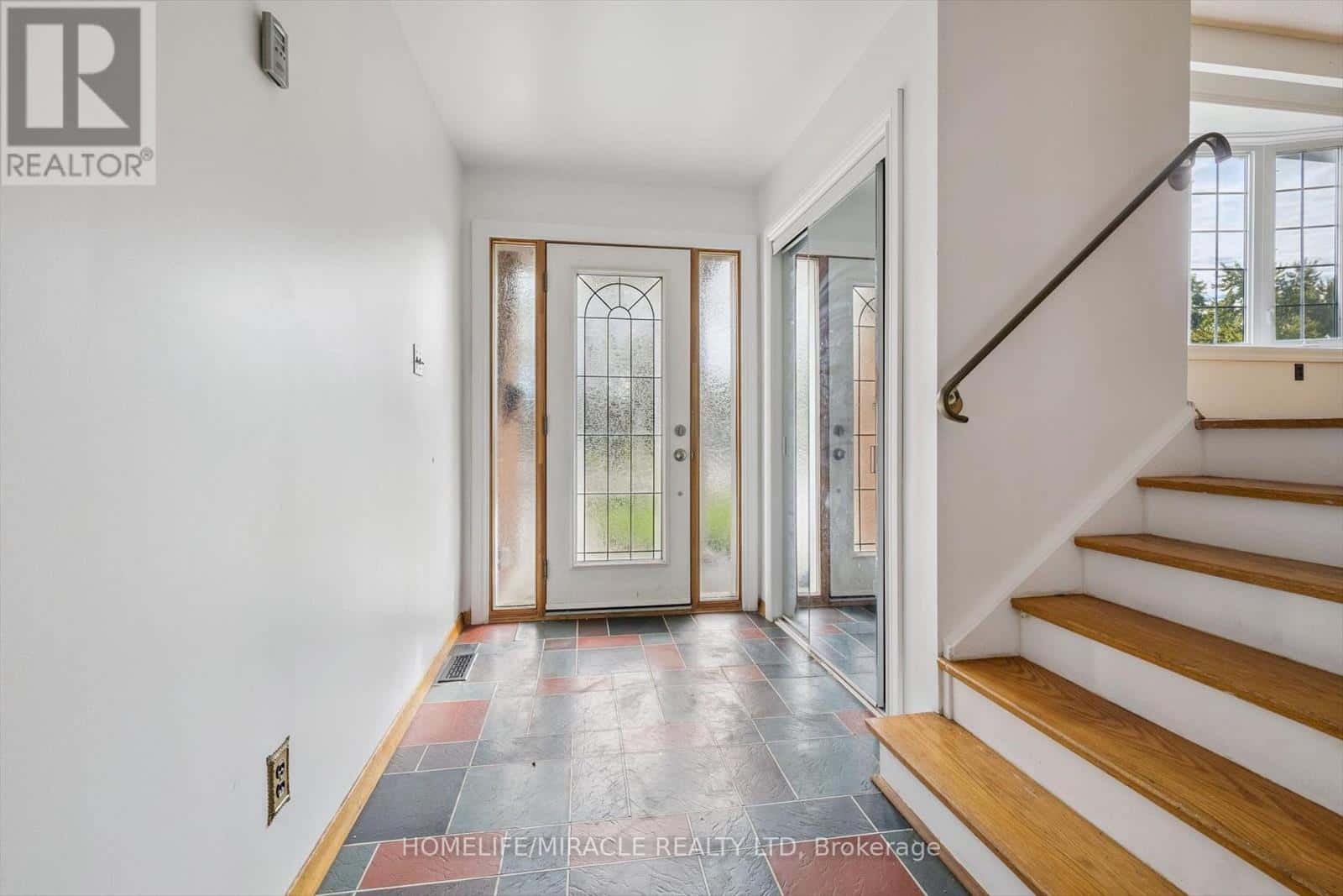 56 ELGIN DRIVE — Brampton (Brampton South), Ontario - Photo 5 of 38