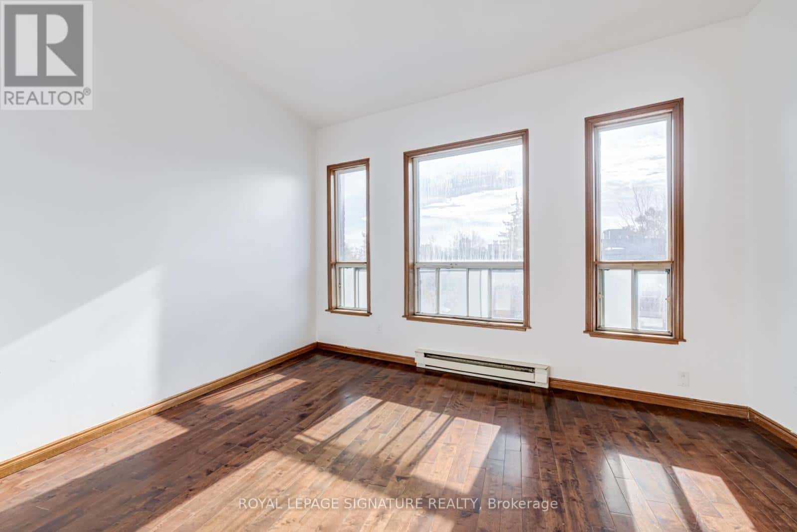 3 - 3038 DUNDAS STREET W — Toronto (Junction Area), Ontario - Photo 4 of 14