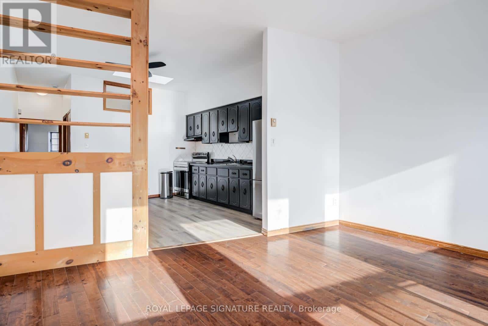 3 - 3038 DUNDAS STREET W — Toronto (Junction Area), Ontario - Photo 5 of 14