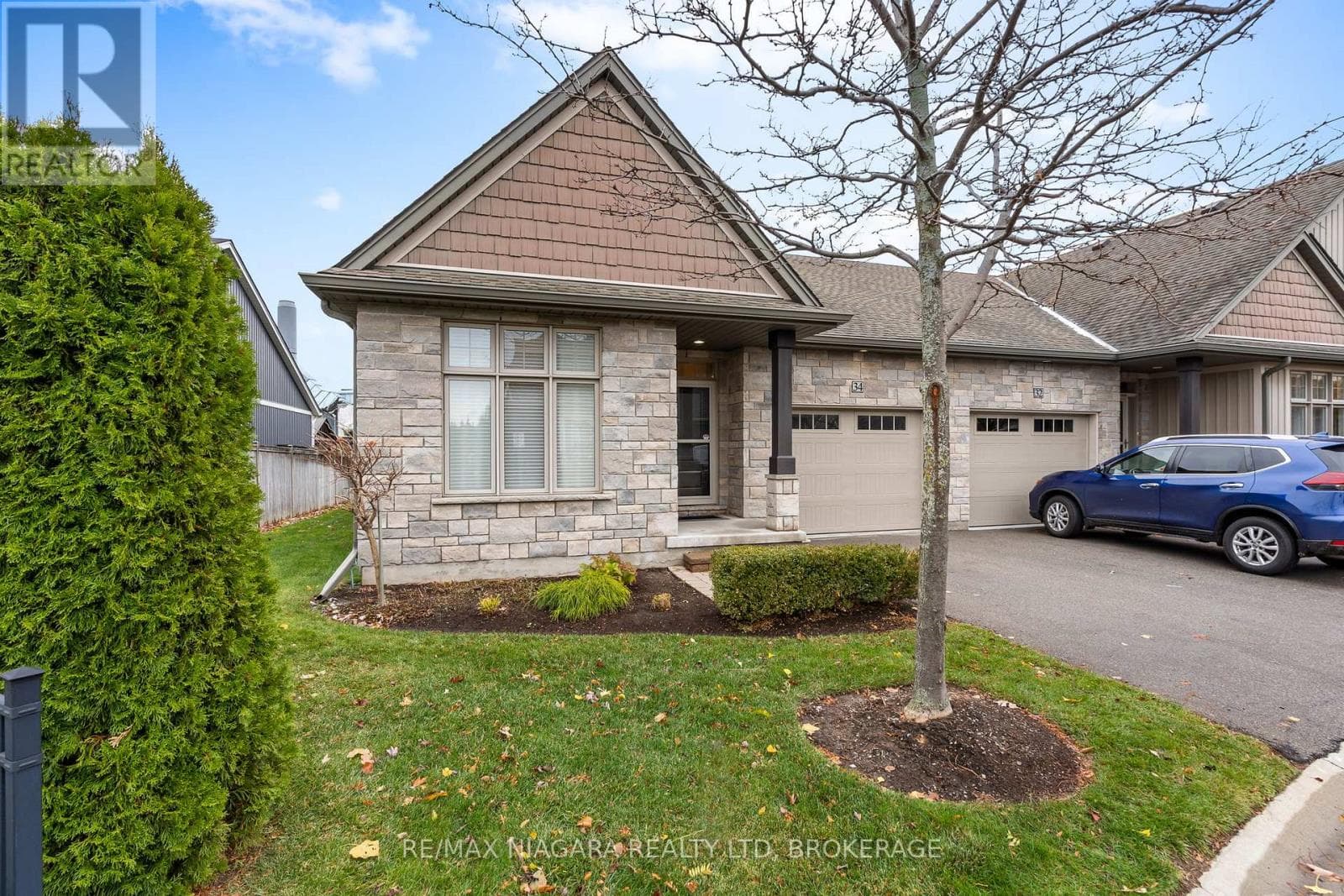 34 BLOSSOM COMMON — St. Catharines (Port Weller), Ontario - Main photo