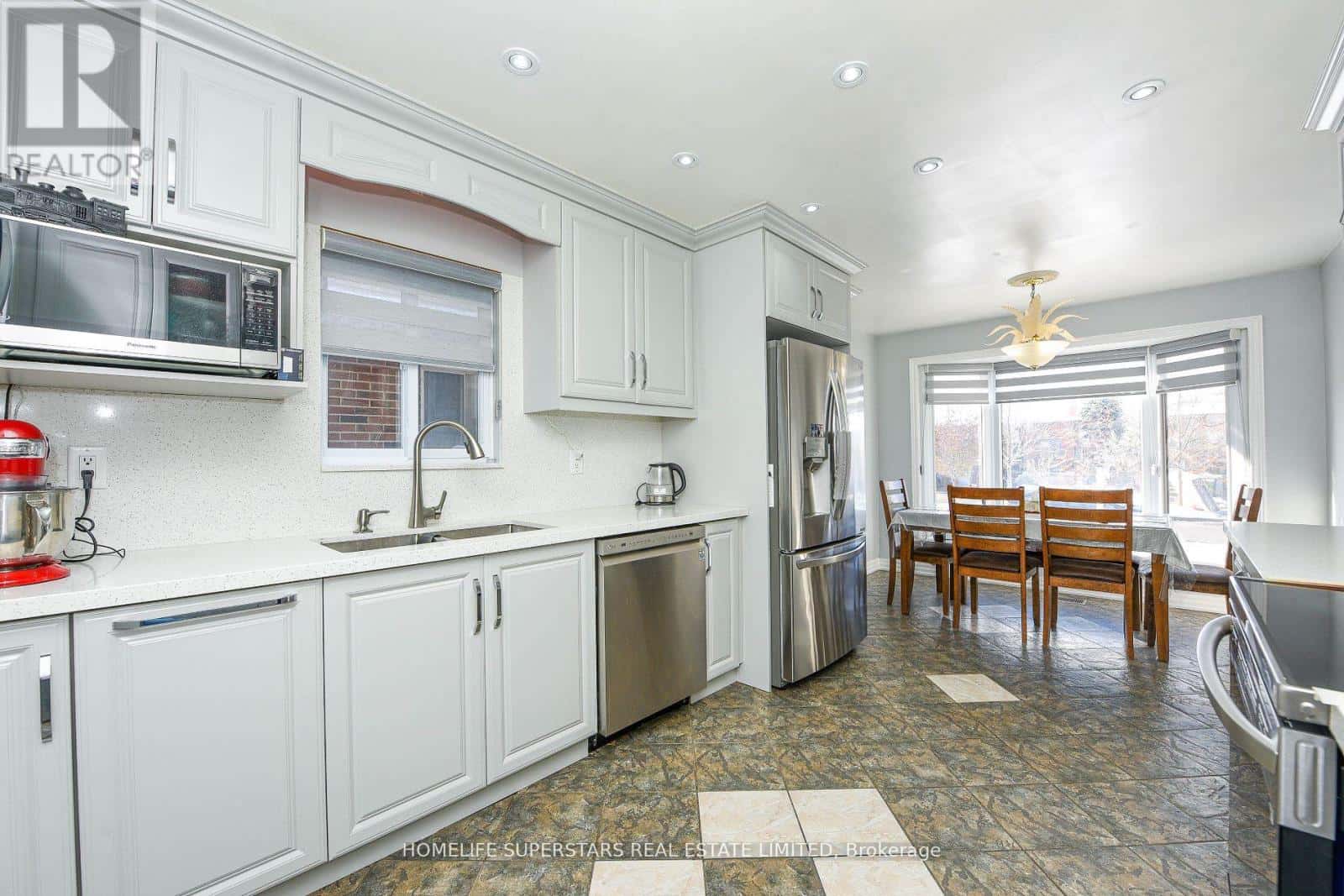 5 NORBERT ROAD — Brampton (Brampton South), Ontario - Photo 4 of 41