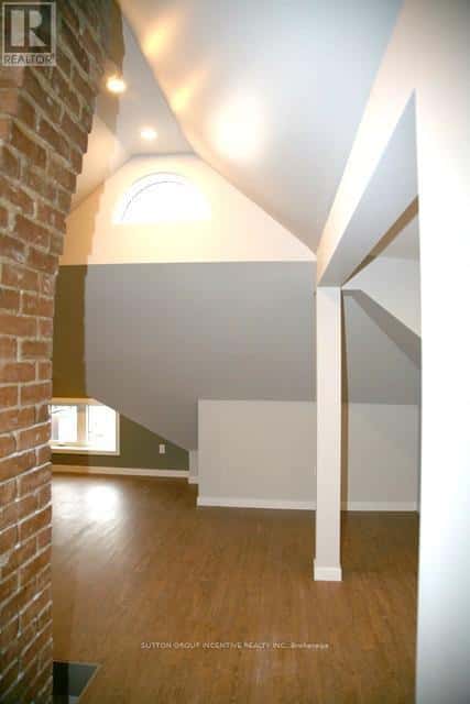 18 WORSLEY STREET — Barrie (City Centre), Ontario - Photo 3 of 38