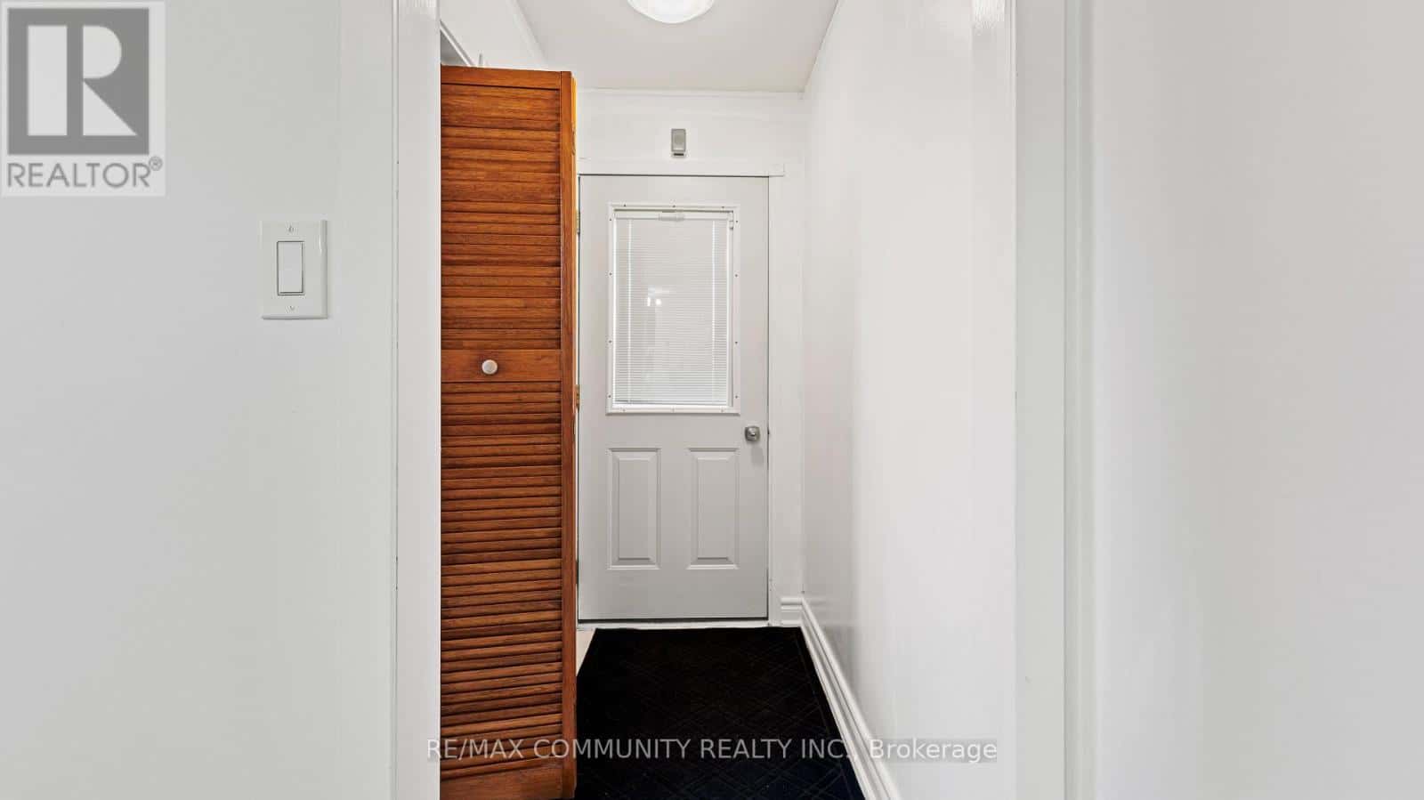 855 ZATOR AVENUE — Pickering (Bay Ridges), Ontario - Photo 4 of 28