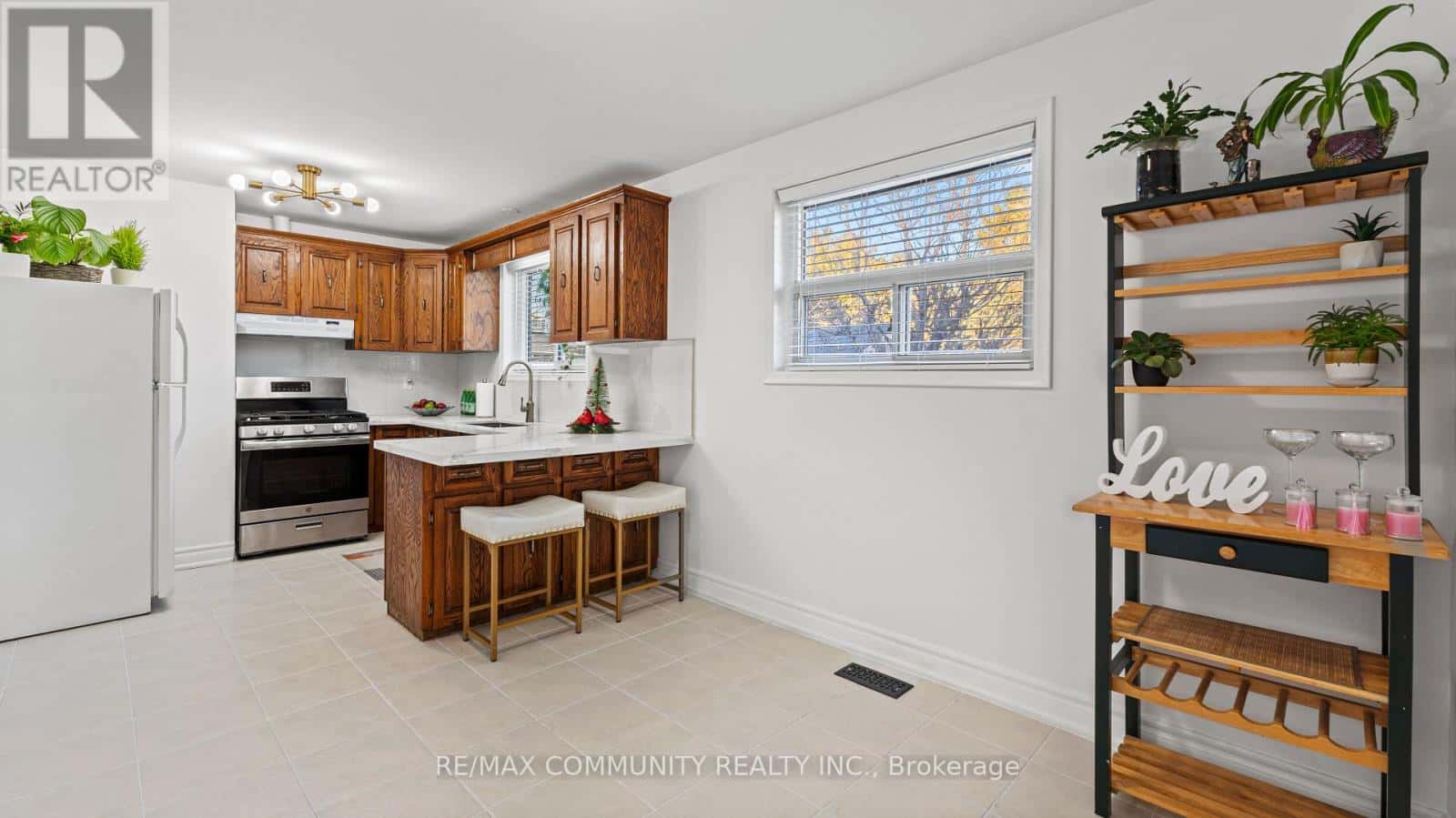 855 ZATOR AVENUE — Pickering (Bay Ridges), Ontario - Photo 5 of 28