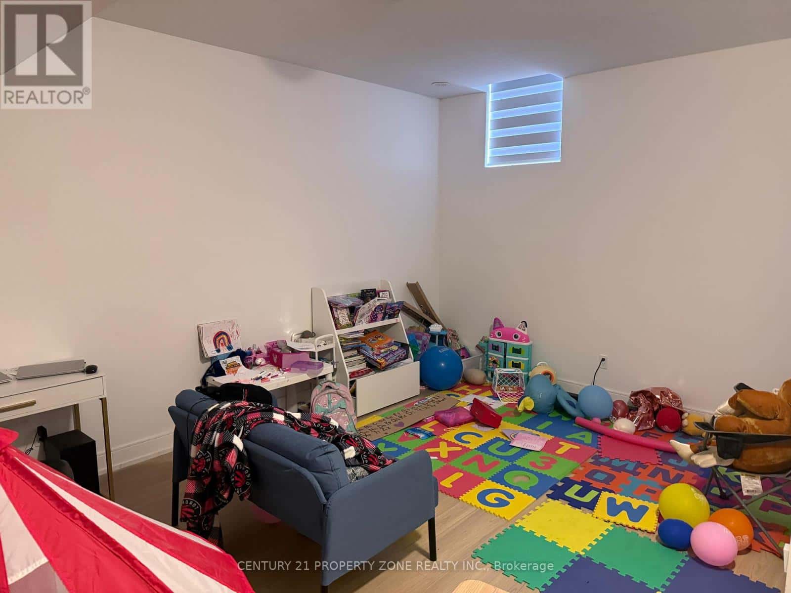 30 DESIREE PLACE — Caledon (Bolton East), Ontario - Photo 3 of 13