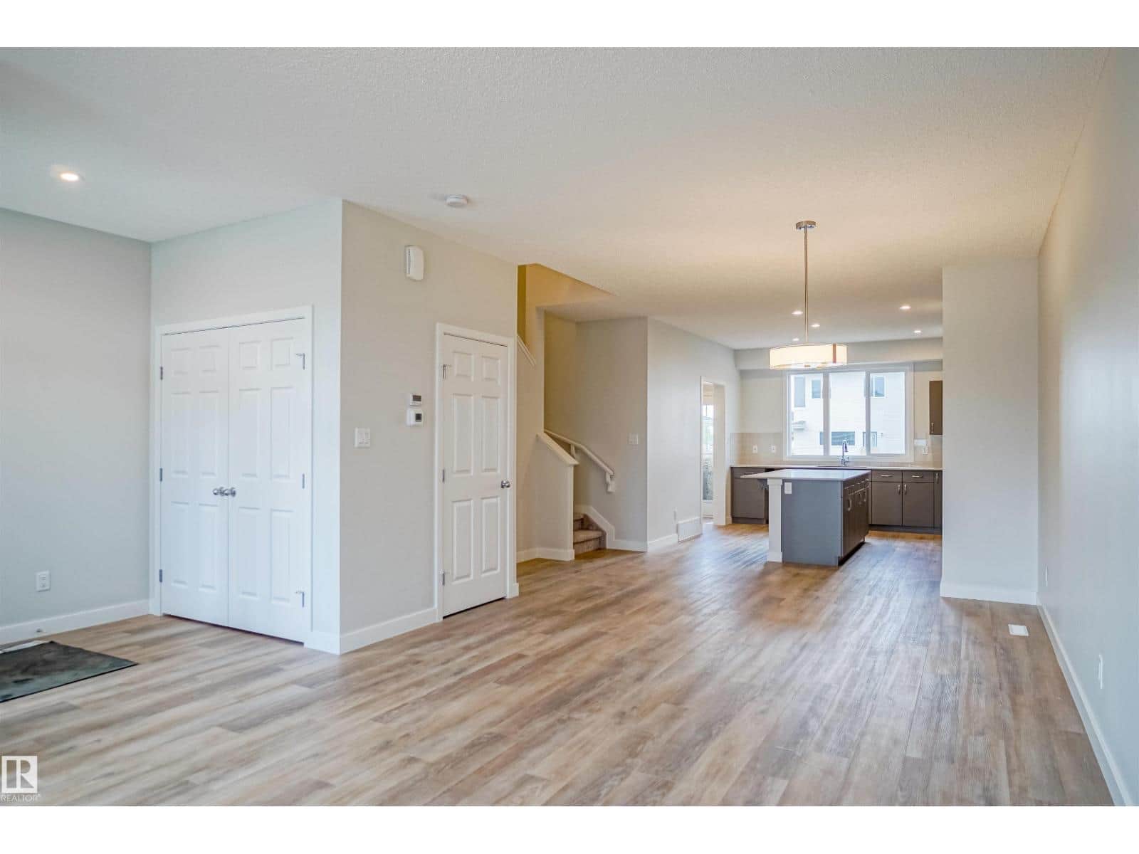 18136 74 ST NW - Photo 4 of 26, Edmonton, Alberta