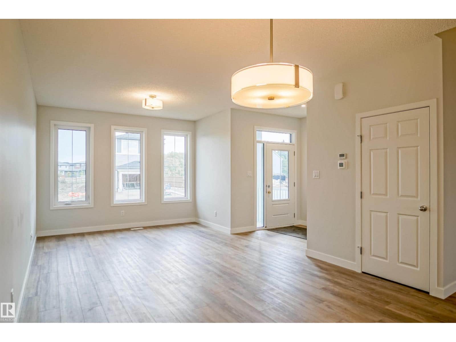 18136 74 ST NW - Photo 5 of 26, Edmonton, Alberta