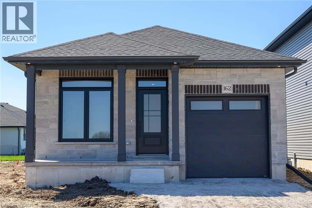 162 CRADDOCK Boulevard — Jarvis, Ontario - Photo 2 of 42