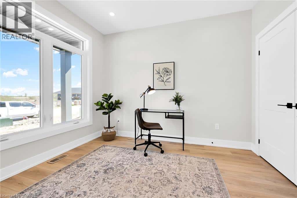 162 CRADDOCK Boulevard — Jarvis, Ontario - Photo 5 of 42