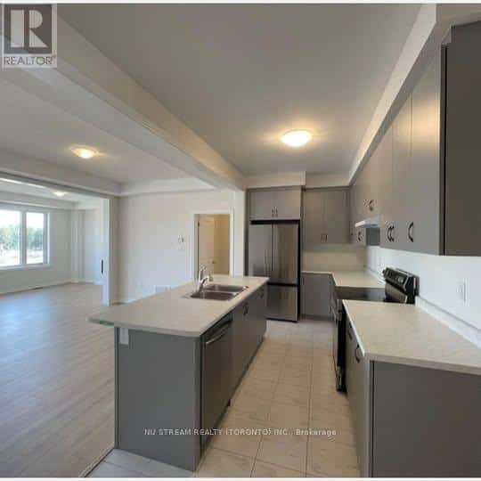 47 KENNETH ROGERS CRESCENT — East Gwillimbury (Queensville), Ontario - Photo 3 of 10