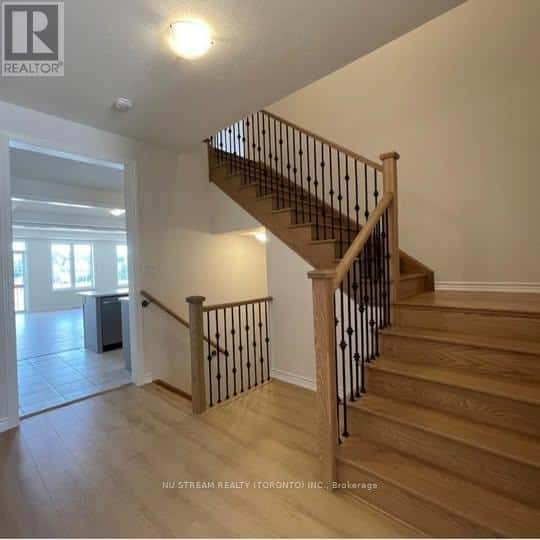 47 KENNETH ROGERS CRESCENT — East Gwillimbury (Queensville), Ontario - Photo 2 of 10