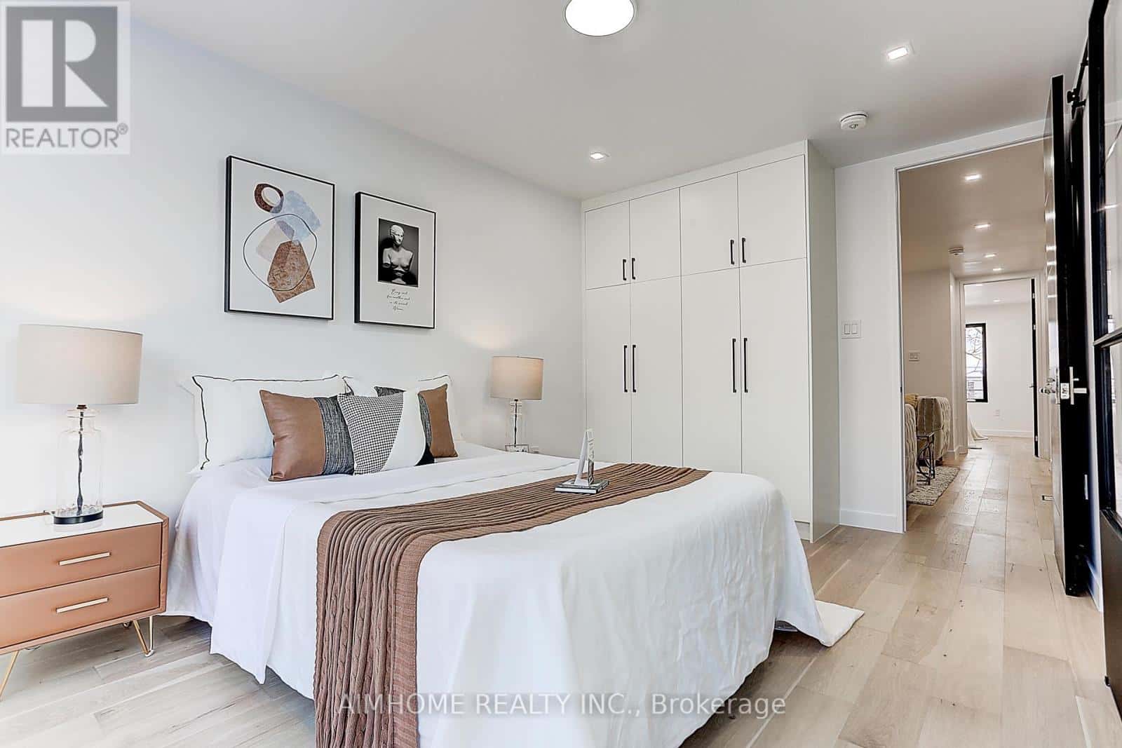 UPPER 15 HOLBORNE AVENUE — Toronto (Danforth Village-East York), Ontario - Photo 4 of 22