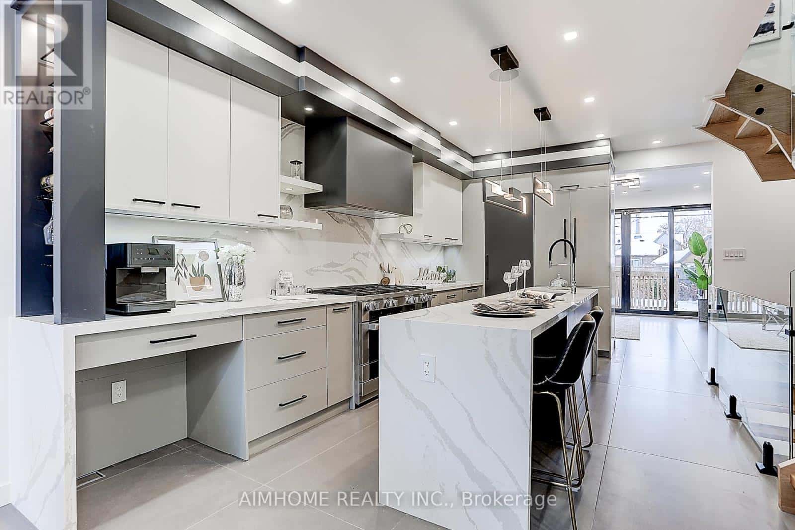 UPPER 15 HOLBORNE AVENUE — Toronto (Danforth Village-East York), Ontario - Photo 5 of 22