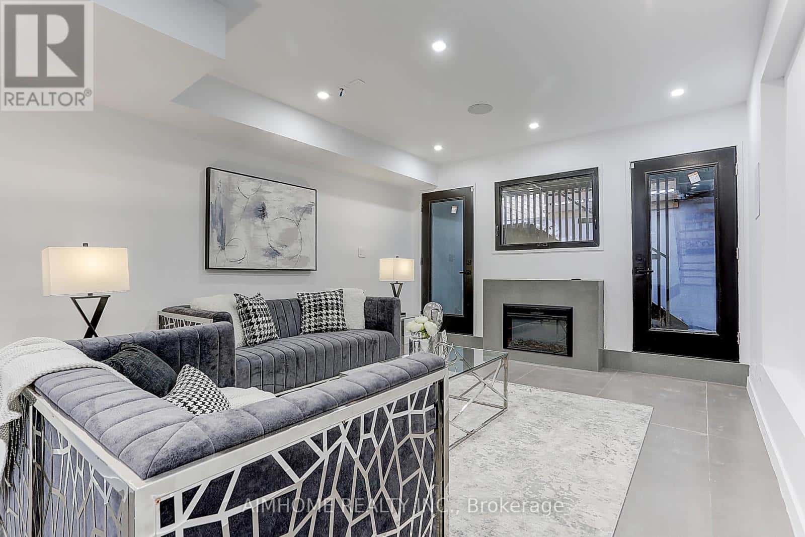 BASEMENT - BASEMENT 15 HOLBORNE AVENUE — Toronto (Danforth Village-East York), Ontario - Photo 4 of 4