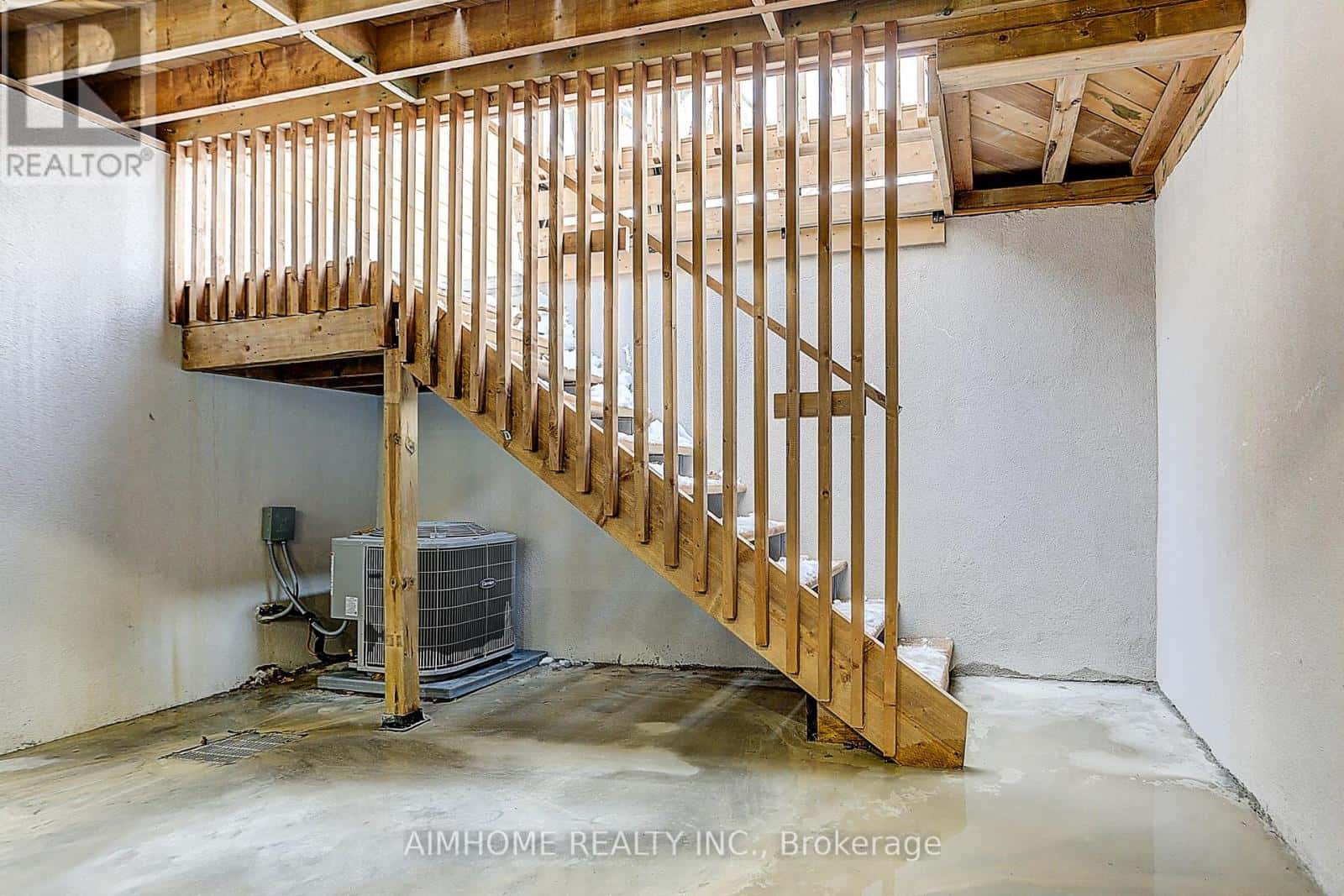 BASEMENT - BASEMENT 15 HOLBORNE AVENUE — Toronto (Danforth Village-East York), Ontario - Photo 3 of 4