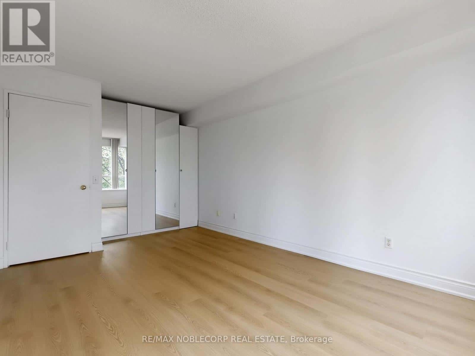 312 - 91 TOWNSGATE DRIVE — Vaughan (Crestwood-Springfarm-Yorkhill), Ontario - Photo 4 of 38