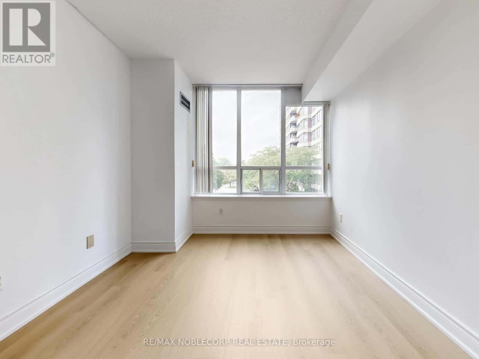 312 - 91 TOWNSGATE DRIVE — Vaughan (Crestwood-Springfarm-Yorkhill), Ontario - Photo 5 of 38