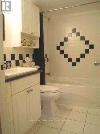 706 - 820 BURNHAMTHORPE ROAD — Toronto (Markland Wood), Ontario - Photo 2 of 17