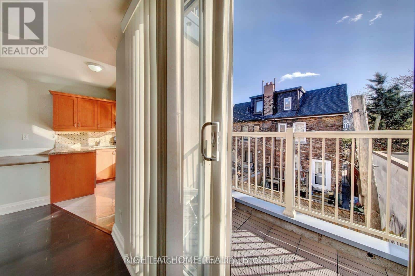 201 - 623 COLLEGE STREET — Toronto (Palmerston-Little Italy), Ontario - Photo 3 of 10