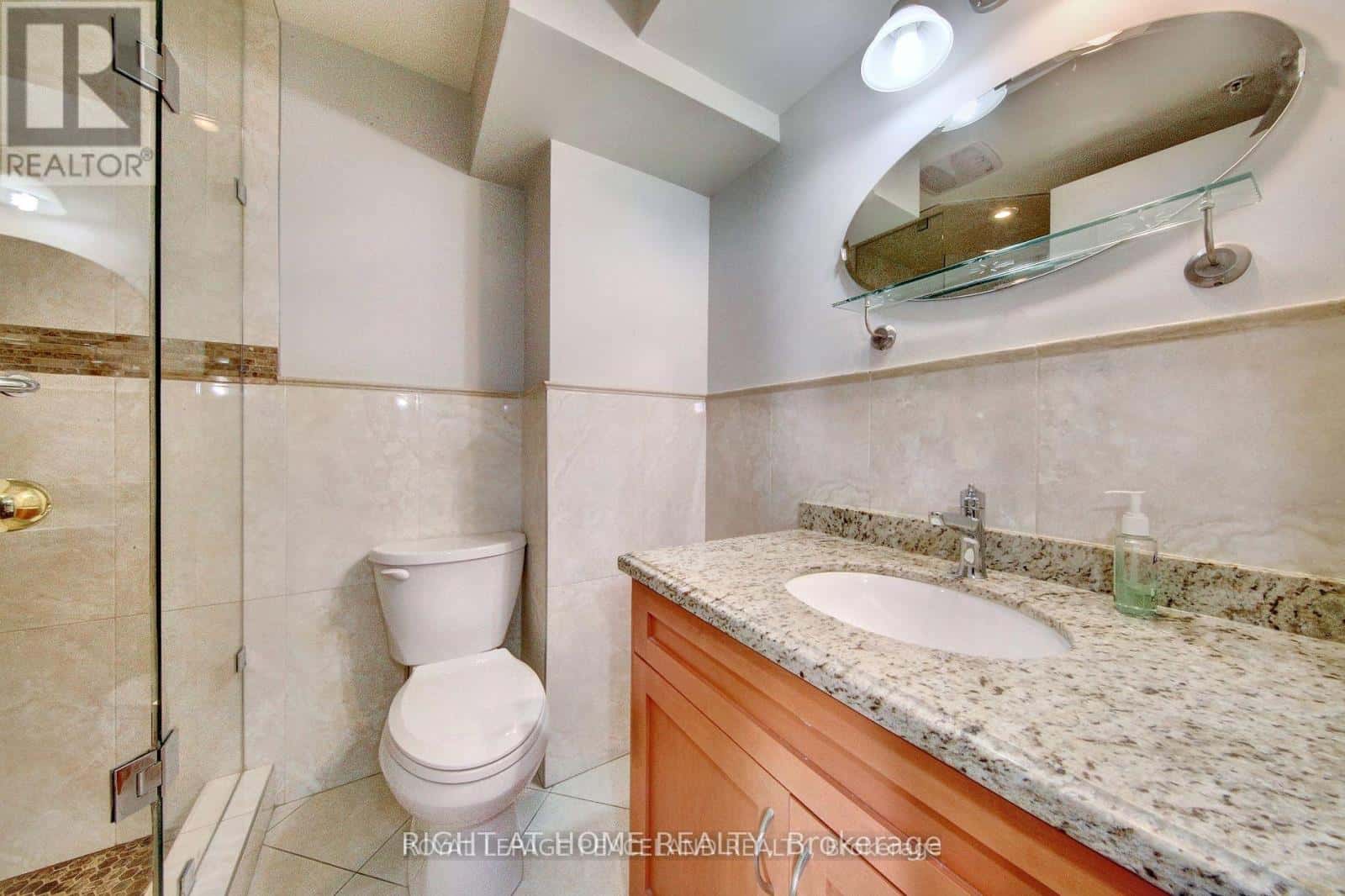 201 - 623 COLLEGE STREET — Toronto (Palmerston-Little Italy), Ontario - Photo 2 of 10