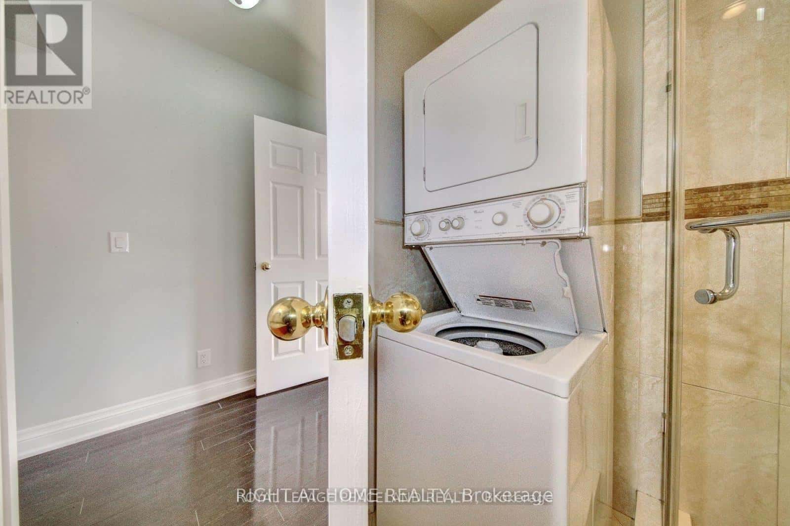 623 College Street 201