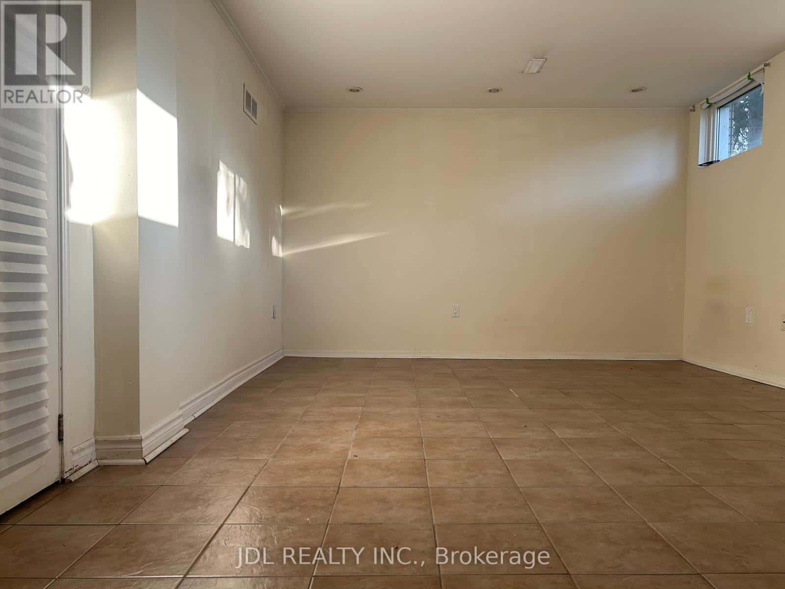 SUITE AA - 23 PINEWAY BLVD BOULEVARD N — Toronto (Bayview Woods-Steeles), Ontario - Photo 3 of 8