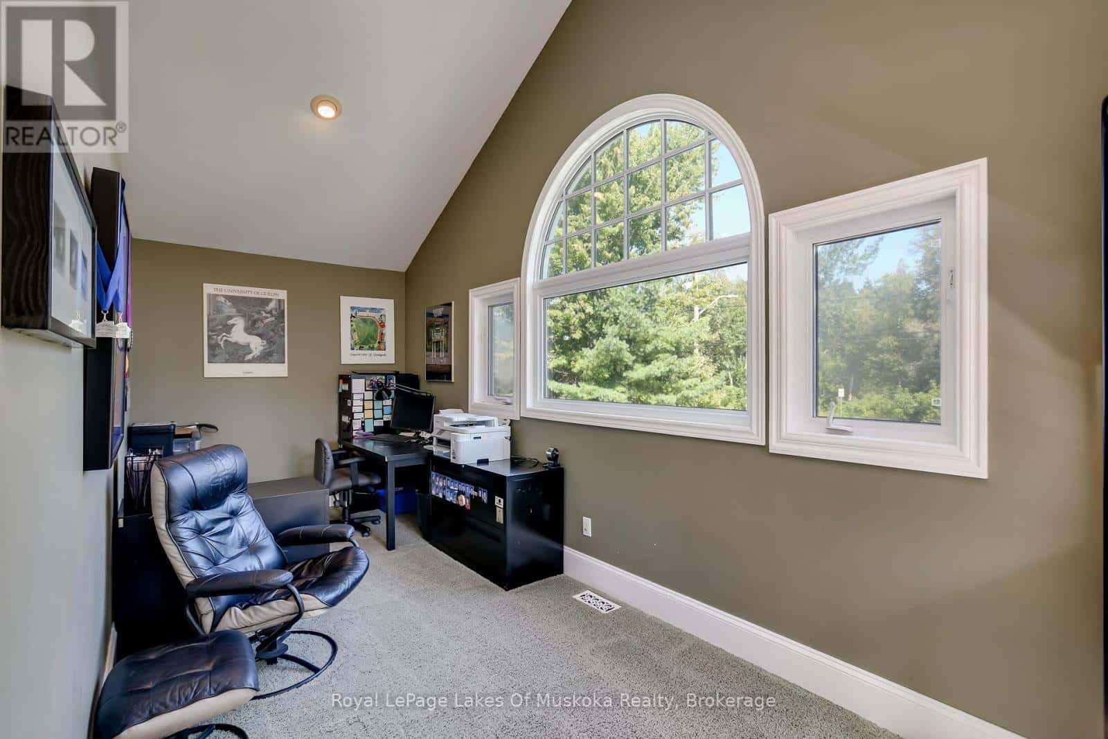 230 ECCLESTONE DRIVE — Bracebridge (Macaulay), Ontario - Photo 2 of 40